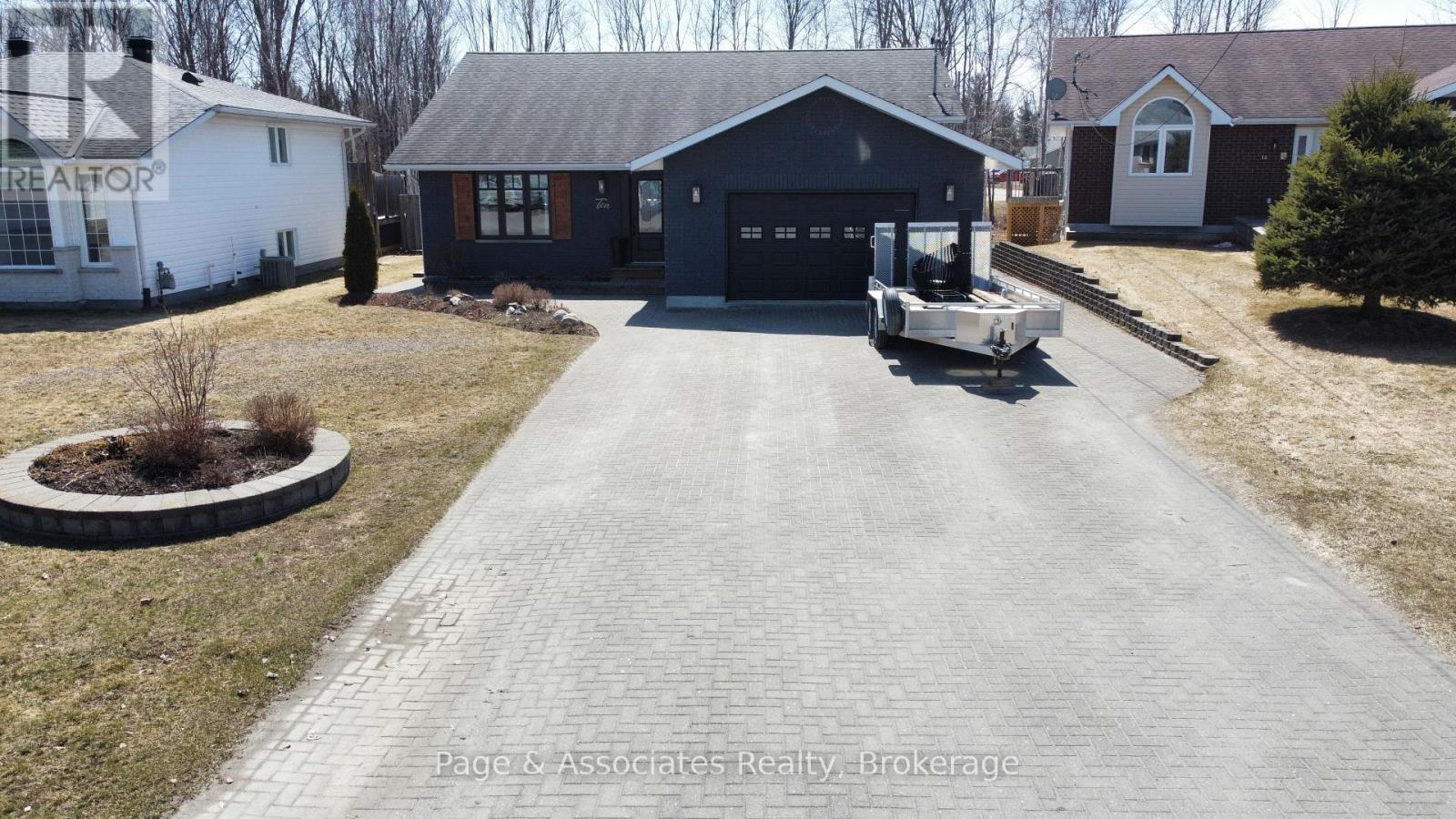 10 Paiement Court, West Nipissing (Sturgeon Falls), Ontario  P2B 3E4 - Photo 2 - X11982255