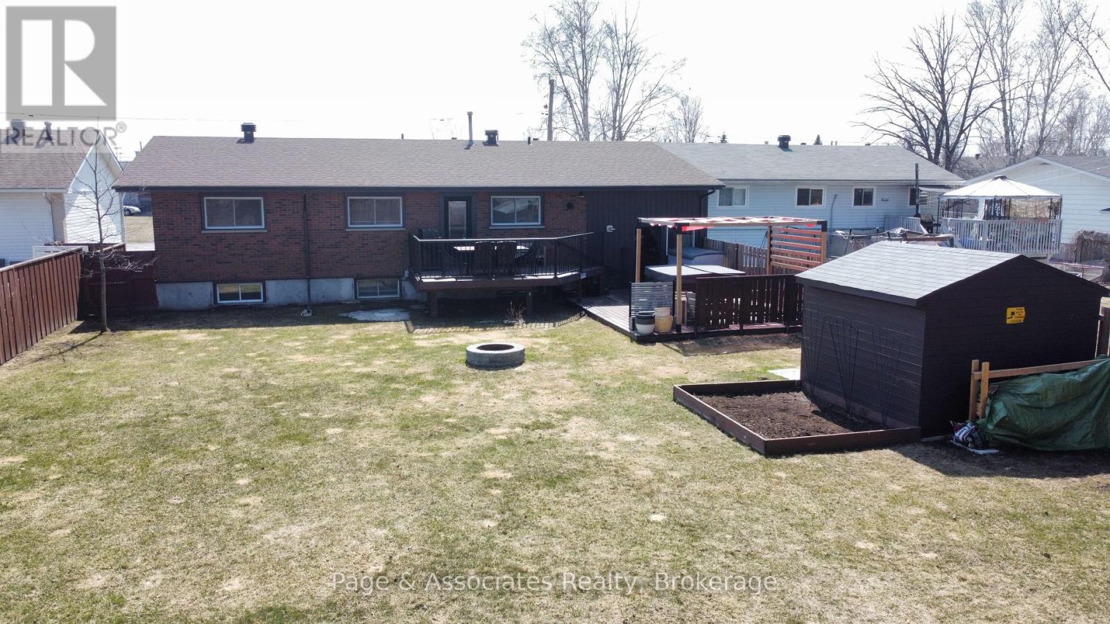 221 Russell Street, West Nipissing (Sturgeon Falls), Ontario  P2B 1X7 - Photo 2 - X11996462