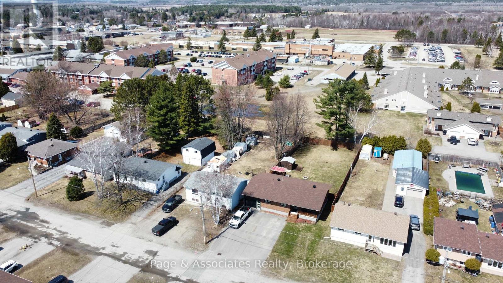 221 Russell Street, West Nipissing (Sturgeon Falls), Ontario  P2B 1X7 - Photo 4 - X11996462