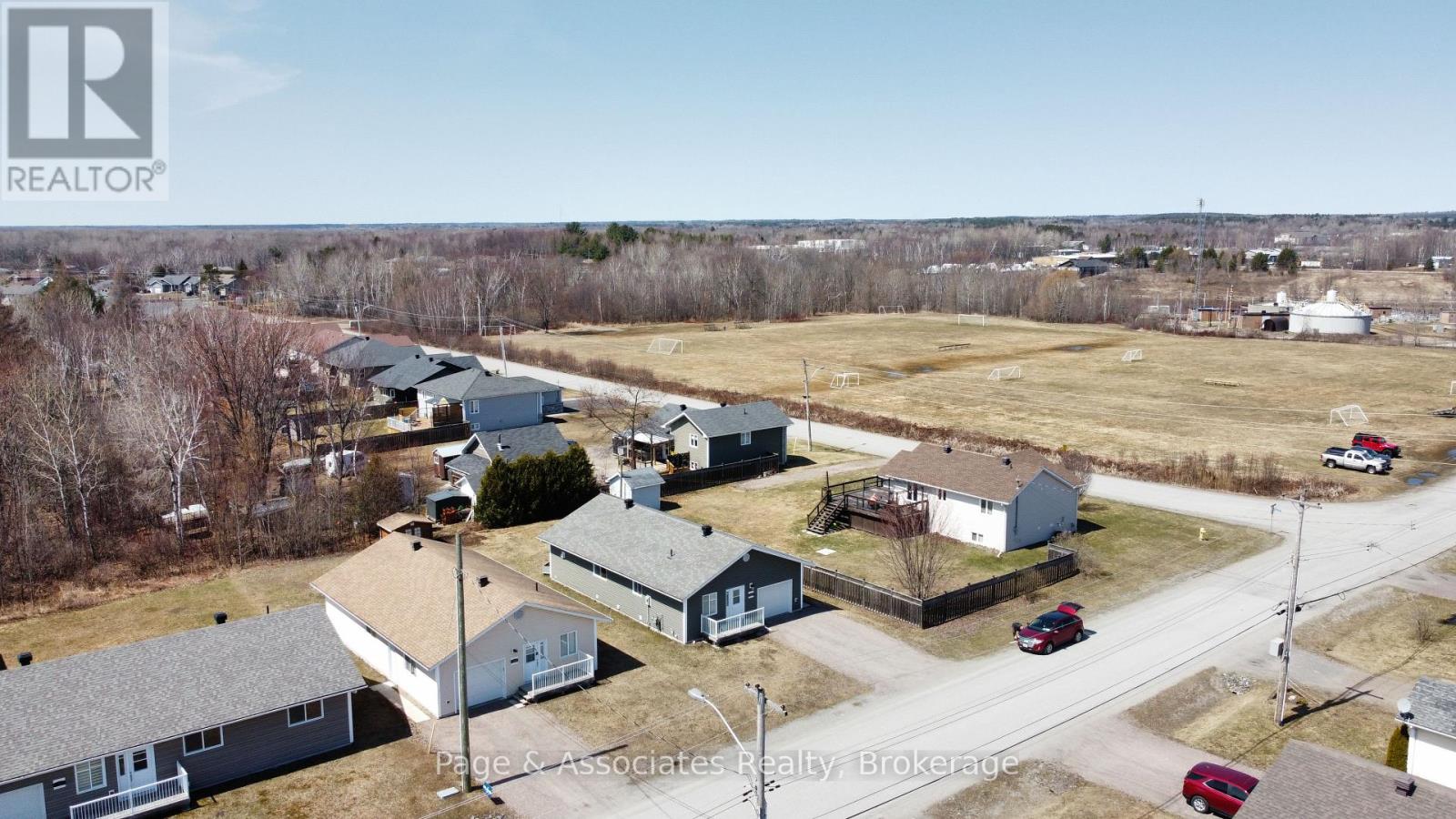 423 Demers Street, West Nipissing (Sturgeon Falls), Ontario  P2B 3E8 - Photo 4 - X12048163