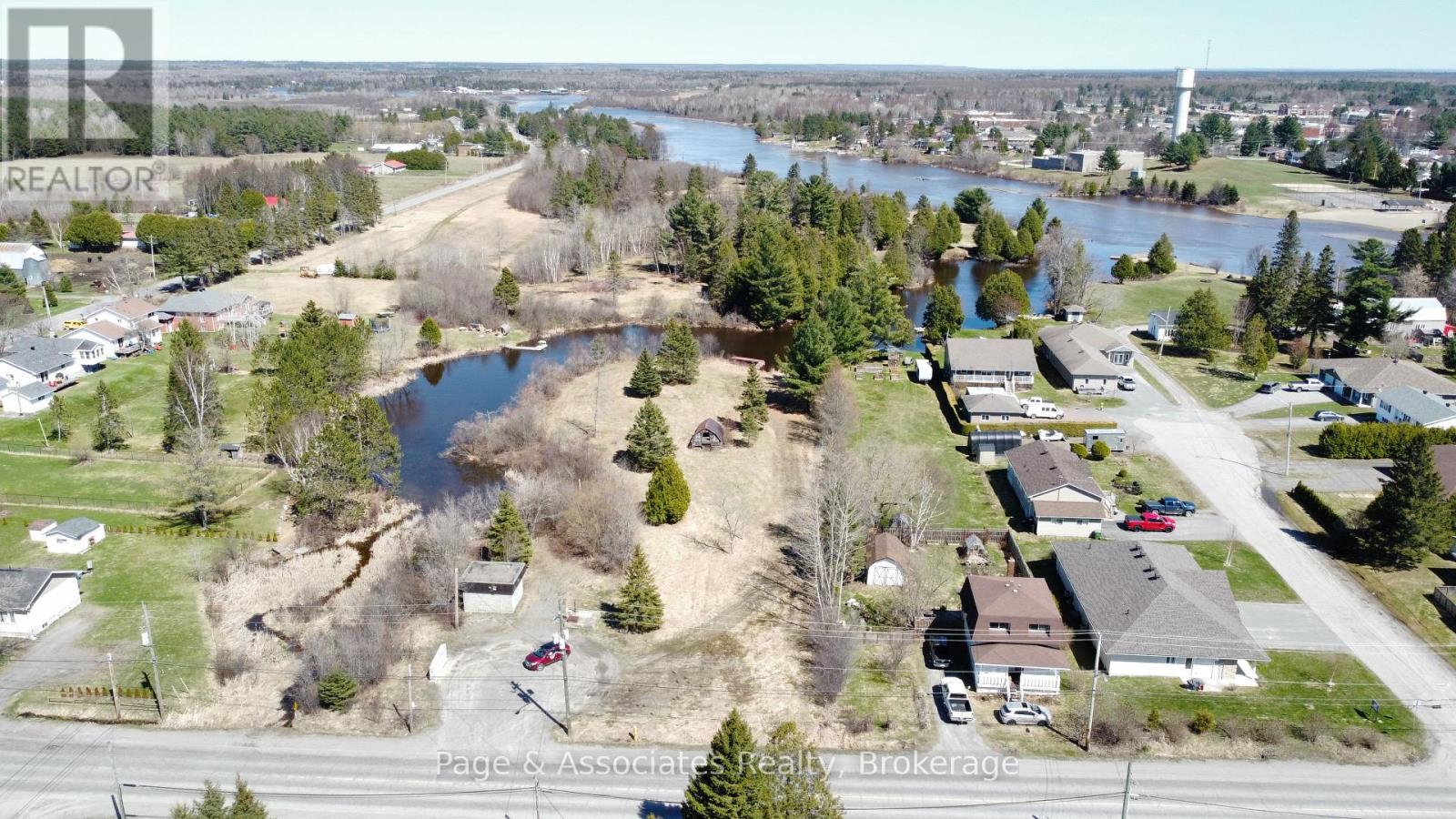 298 Dovercourt Road, West Nipissing (Sturgeon Falls), Ontario  P2B 3J2 - Photo 1 - X12126643
