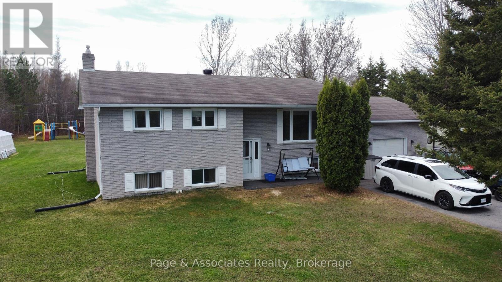 282 Salter Street, West Nipissing (Sturgeon Falls), Ontario  P2B 2T6 - Photo 2 - X12126681