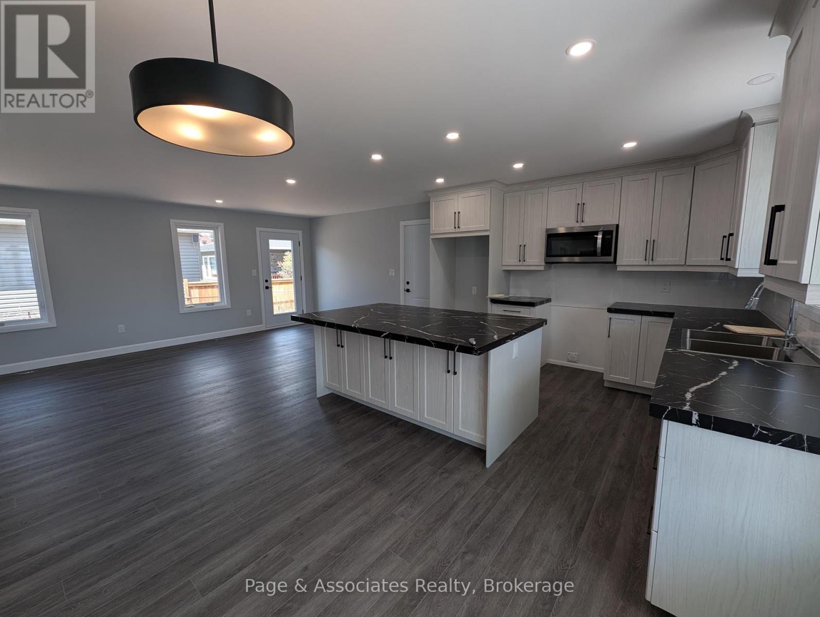 167 Levesque Street, West Nipissing (Sturgeon Falls), Ontario  P2B 1M5 - Photo 5 - X12142612