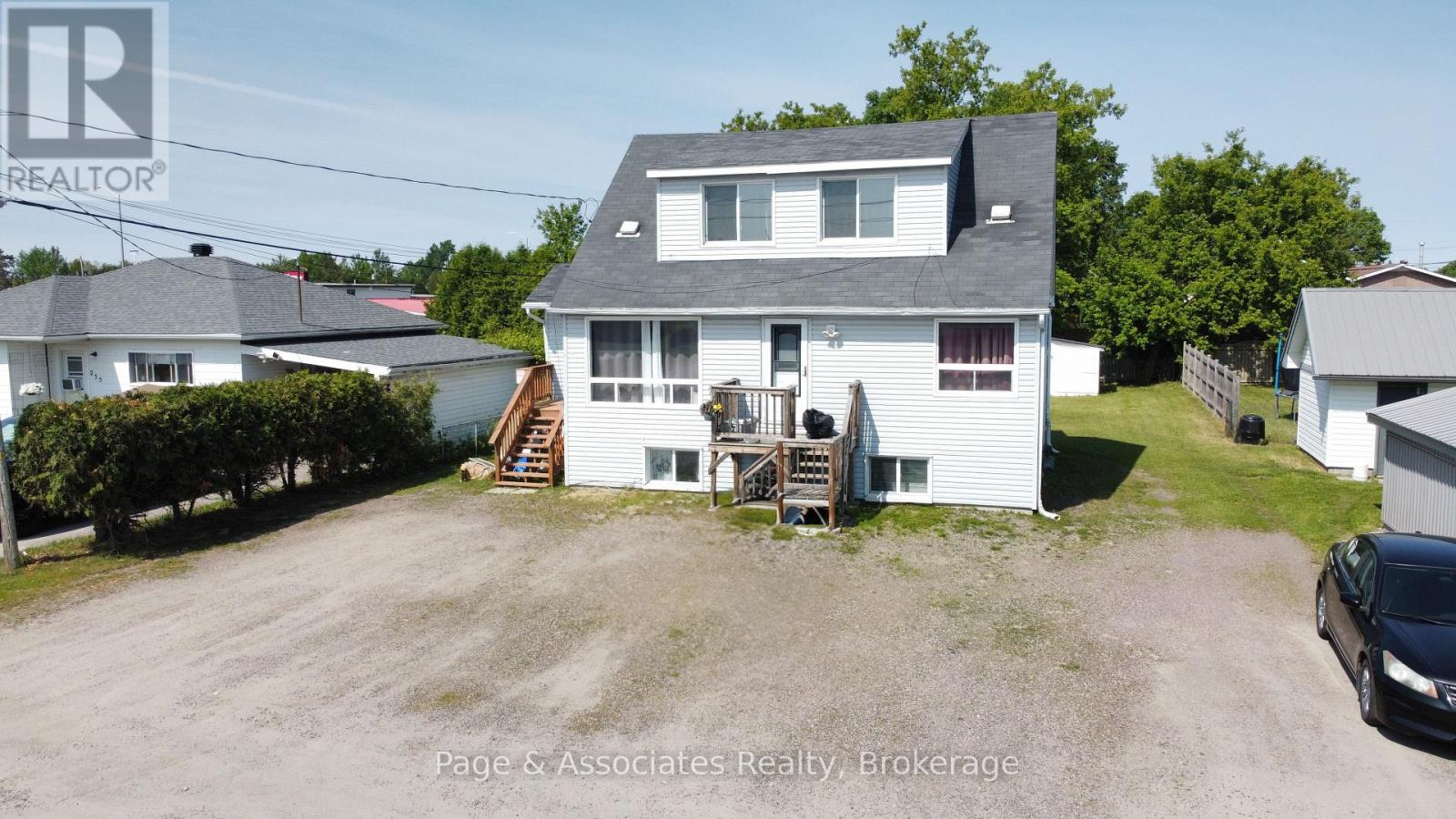231 Clark Street, West Nipissing (Sturgeon Falls), Ontario  P2B 1A6 - Photo 2 - X12222698