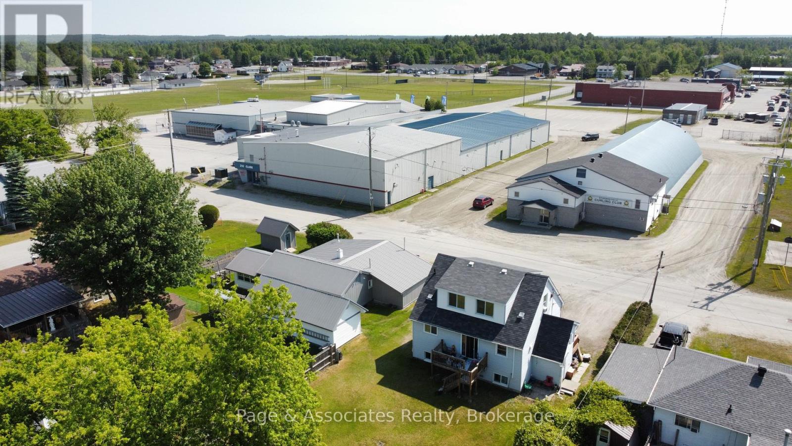 231 Clark Street, West Nipissing (Sturgeon Falls), Ontario  P2B 1A6 - Photo 4 - X12222698