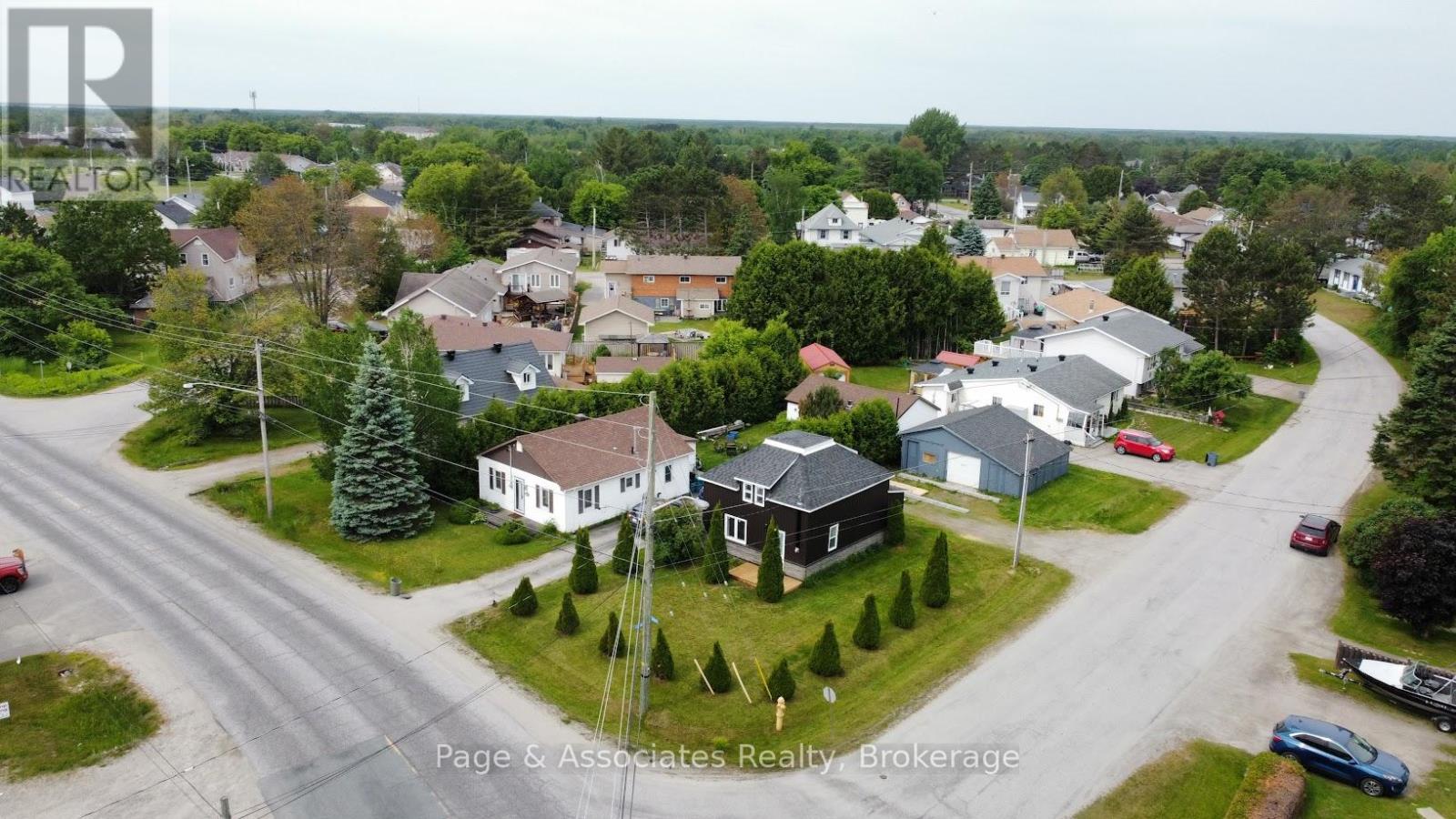 203 Toronto Street, West Nipissing (Sturgeon Falls), Ontario  P2B 3J1 - Photo 3 - X12238992