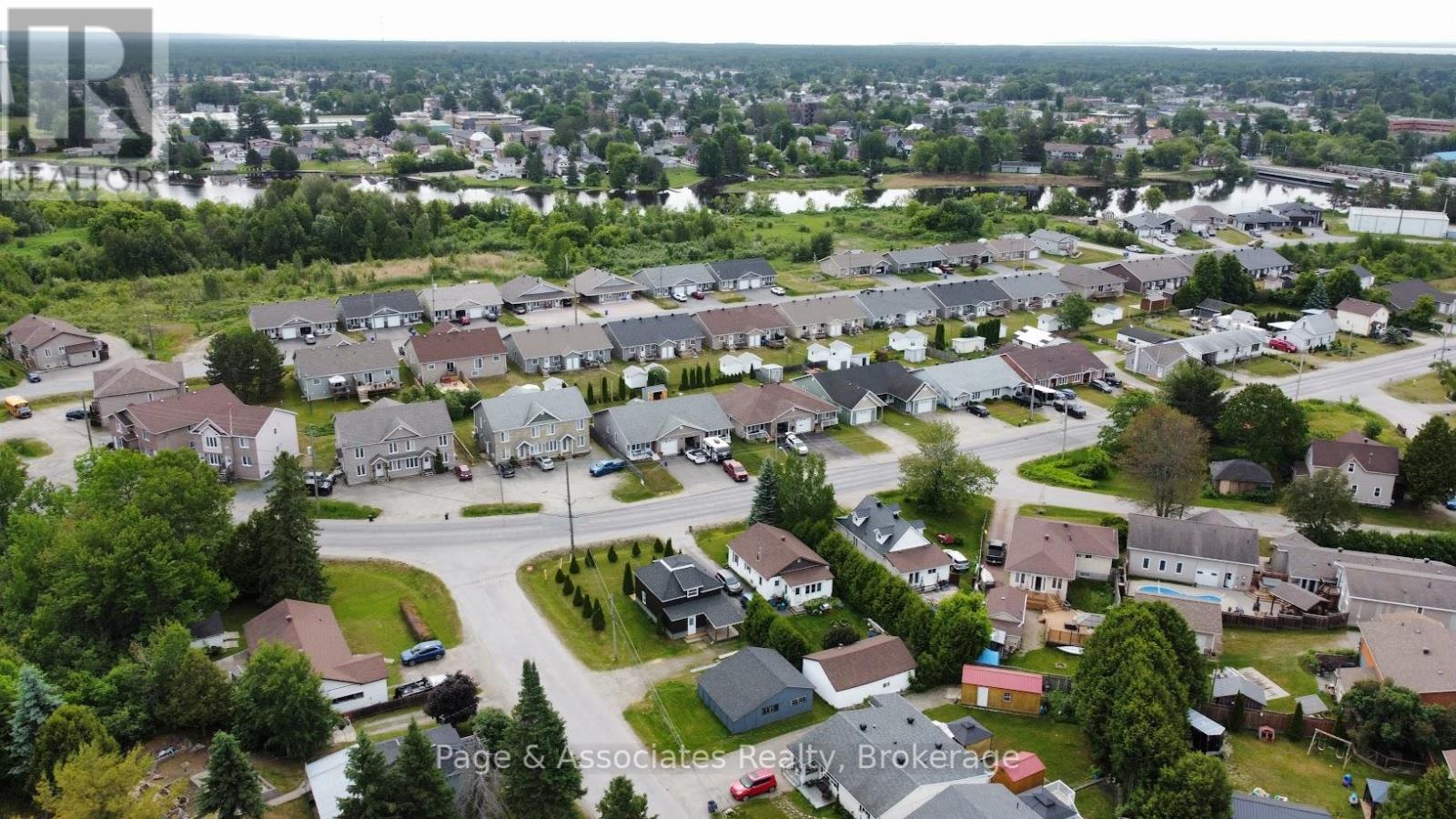 203 Toronto Street, West Nipissing (Sturgeon Falls), Ontario  P2B 3J1 - Photo 5 - X12238992