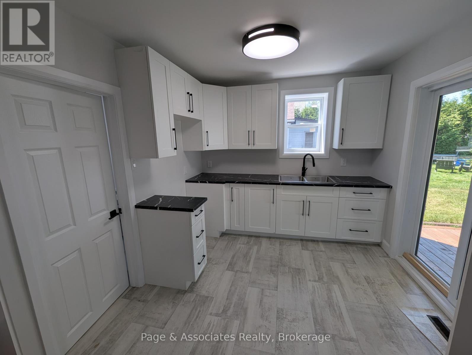 203 Toronto Street, West Nipissing (Sturgeon Falls), Ontario  P2B 3J1 - Photo 7 - X12238992