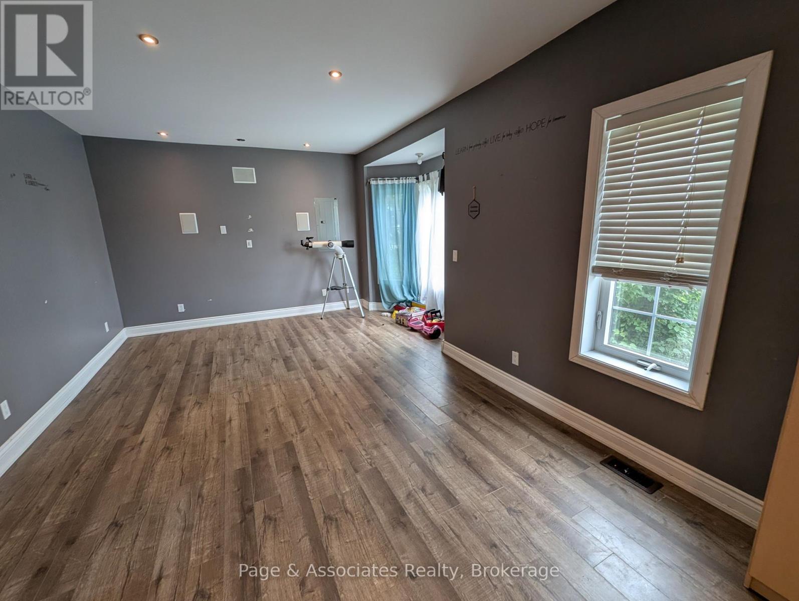 99 Russell Street, West Nipissing (Sturgeon Falls), Ontario  P2B 1X2 - Photo 10 - X12253569