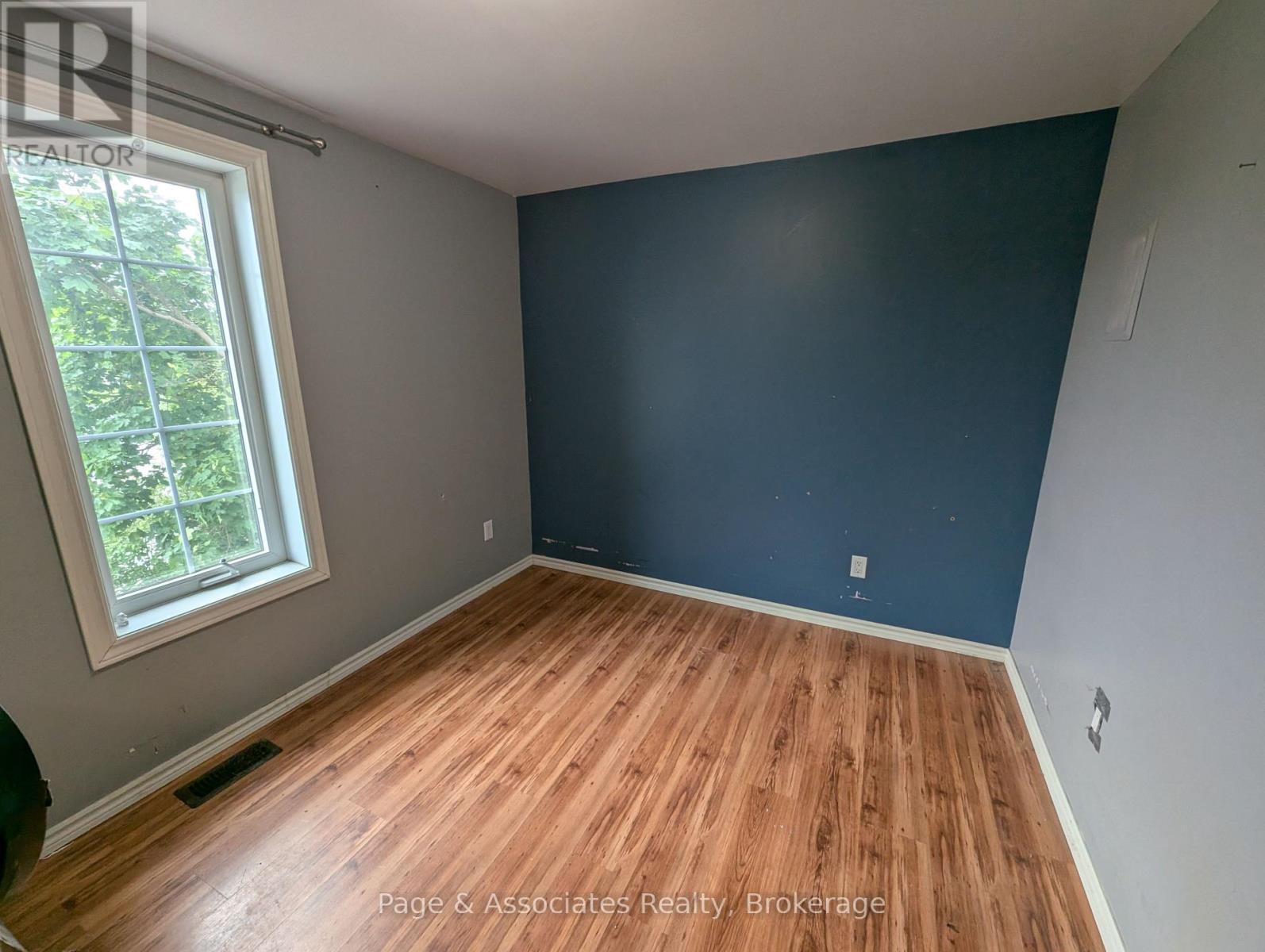 99 Russell Street, West Nipissing (Sturgeon Falls), Ontario  P2B 1X2 - Photo 15 - X12253569