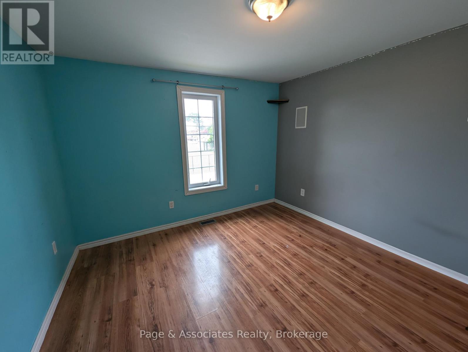 99 Russell Street, West Nipissing (Sturgeon Falls), Ontario  P2B 1X2 - Photo 19 - X12253569