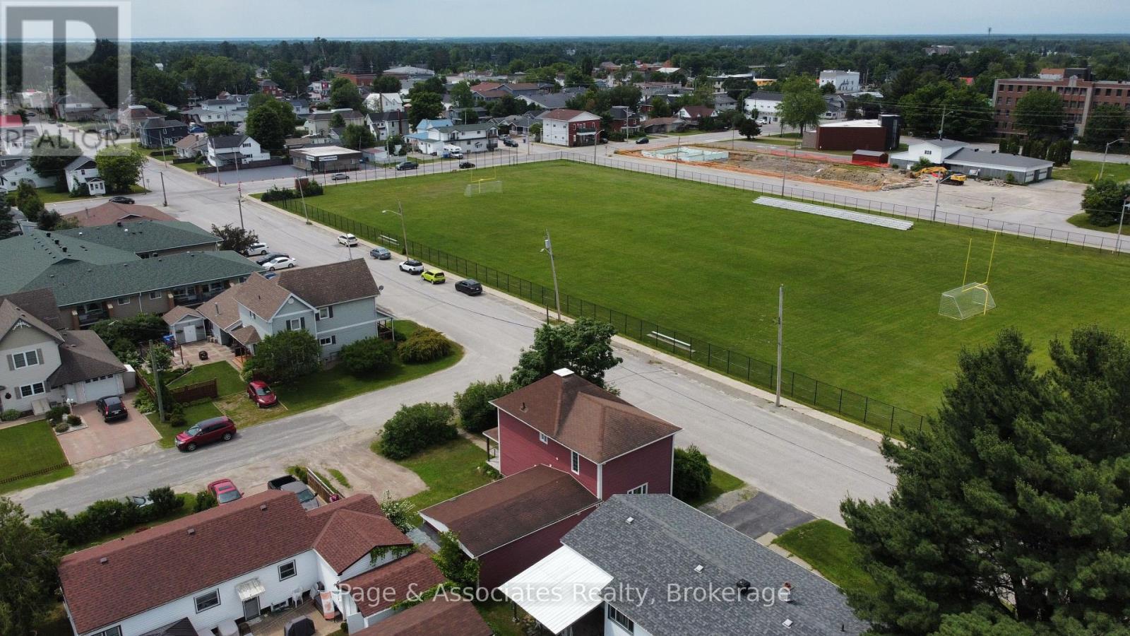 99 Russell Street, West Nipissing (Sturgeon Falls), Ontario  P2B 1X2 - Photo 3 - X12253569
