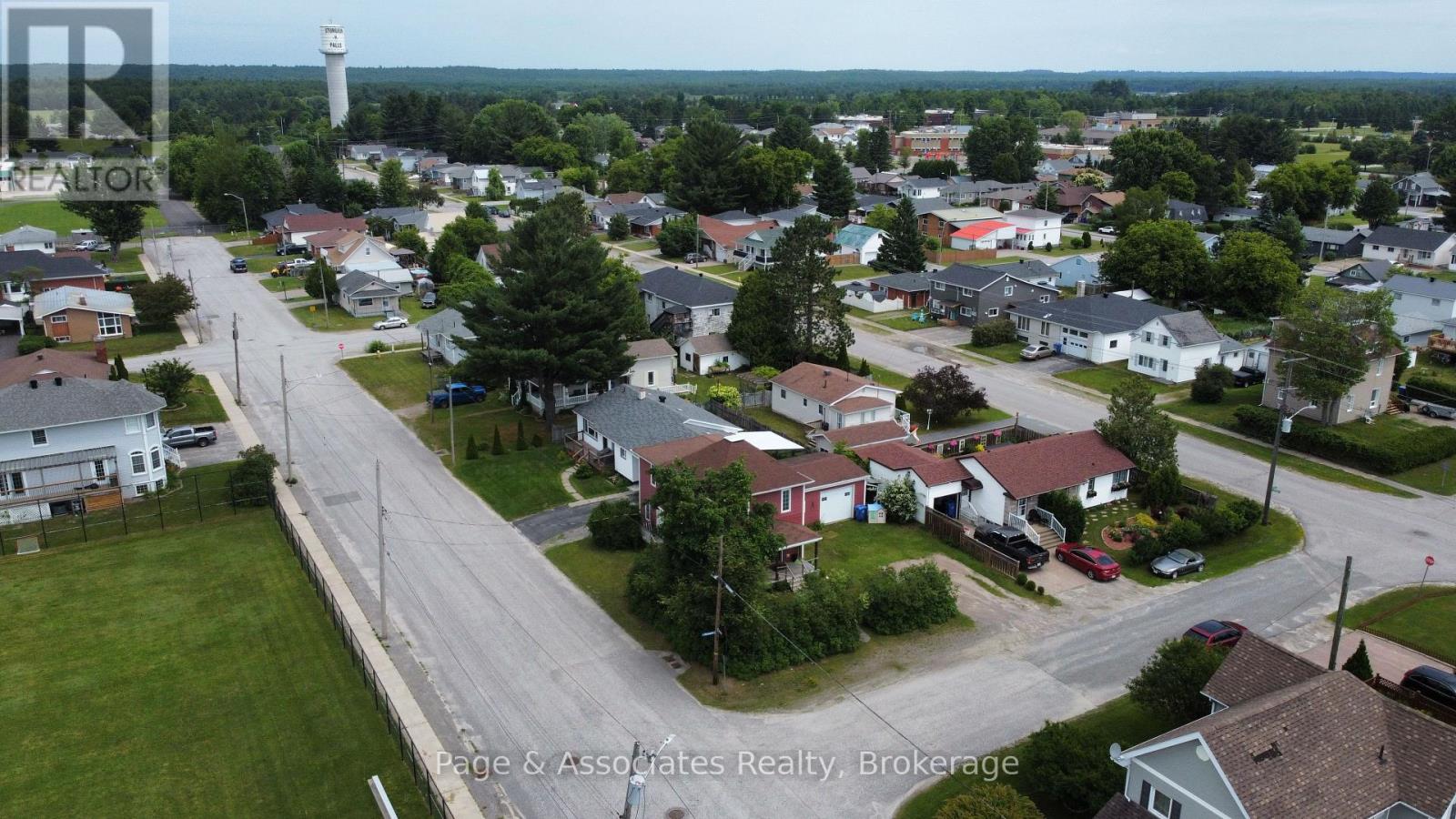 99 Russell Street, West Nipissing (Sturgeon Falls), Ontario  P2B 1X2 - Photo 5 - X12253569