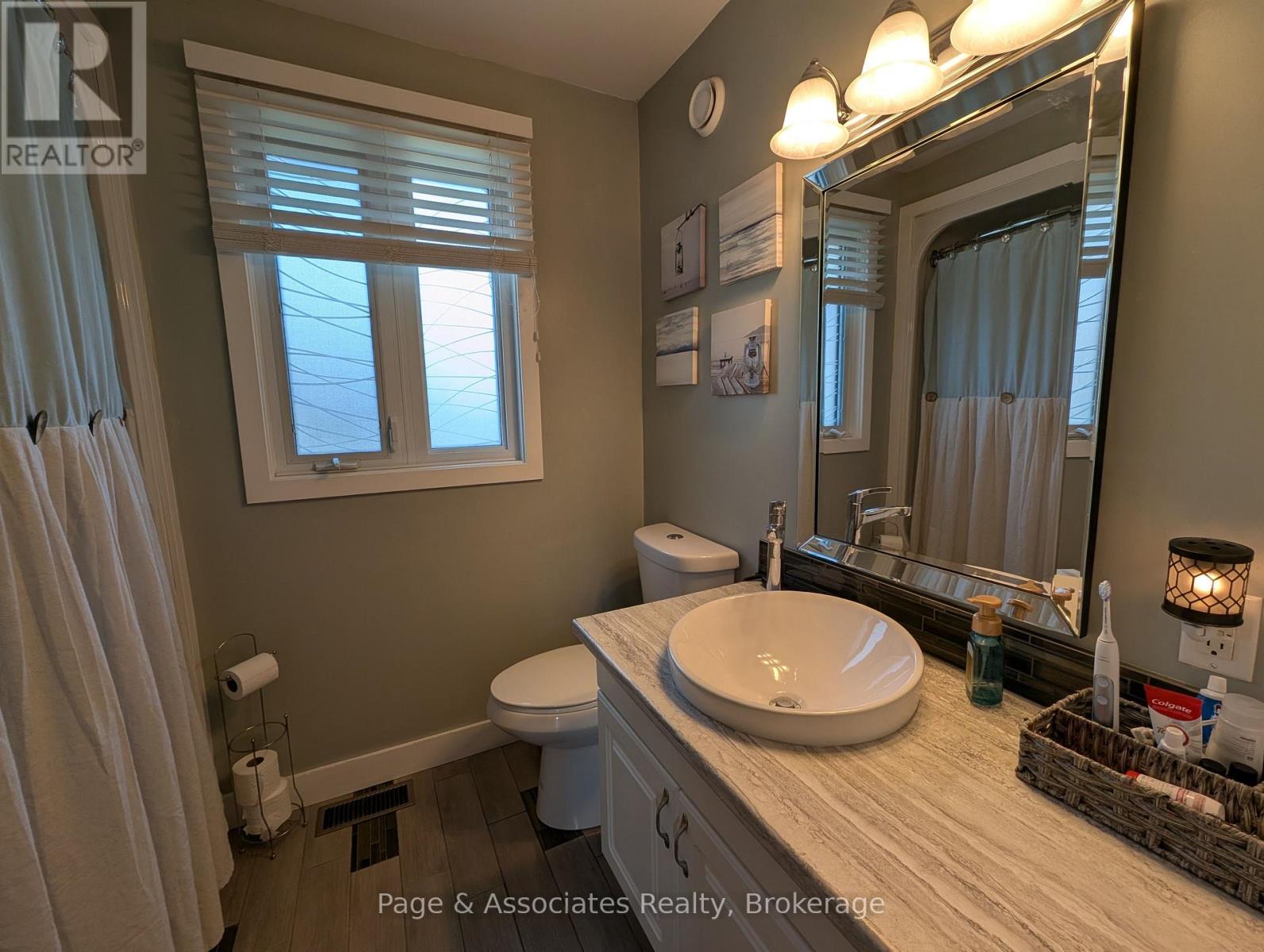17 Third Street, West Nipissing (Sturgeon Falls), Ontario  P2B 3E6 - Photo 10 - X12266774