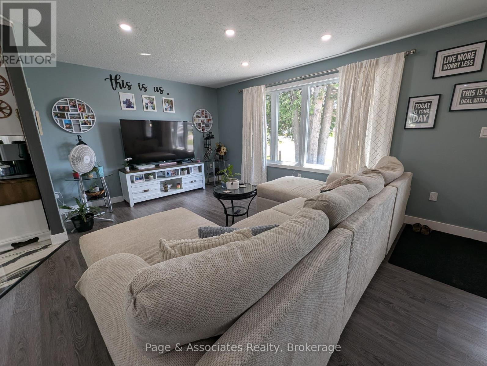 17 Third Street, West Nipissing (Sturgeon Falls), Ontario  P2B 3E6 - Photo 16 - X12266774