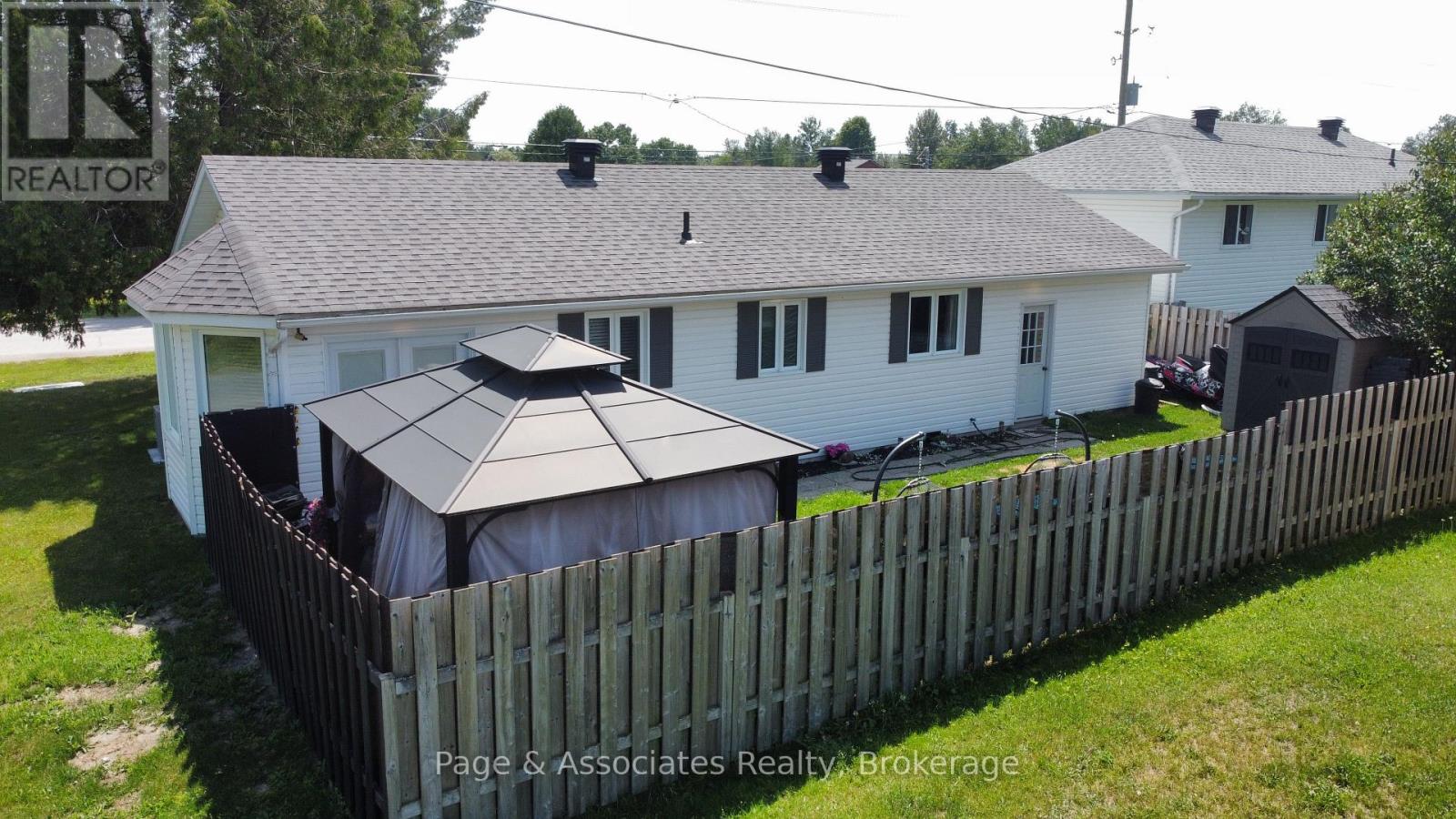 17 Third Street, West Nipissing (Sturgeon Falls), Ontario  P2B 3E6 - Photo 2 - X12266774