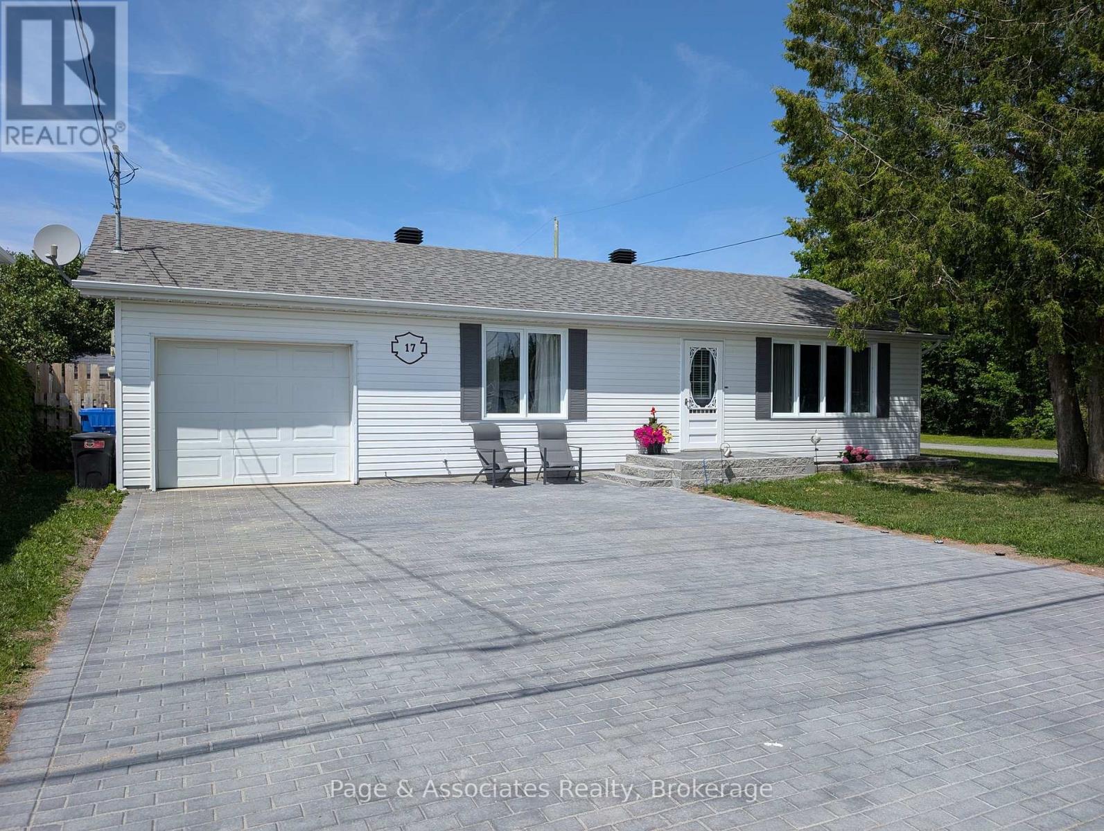 17 Third Street, West Nipissing (Sturgeon Falls), Ontario  P2B 3E6 - Photo 21 - X12266774