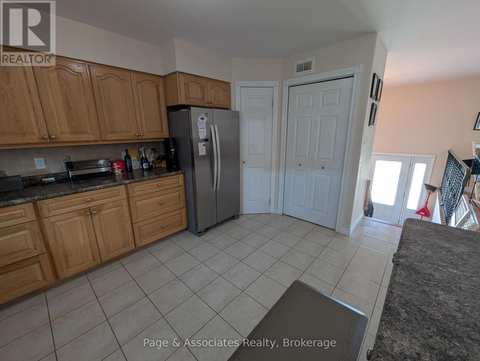 37 Tamerack Avenue, West Nipissing (Sturgeon Falls), Ontario  P2B 3H3 - Photo 7 - X12412117