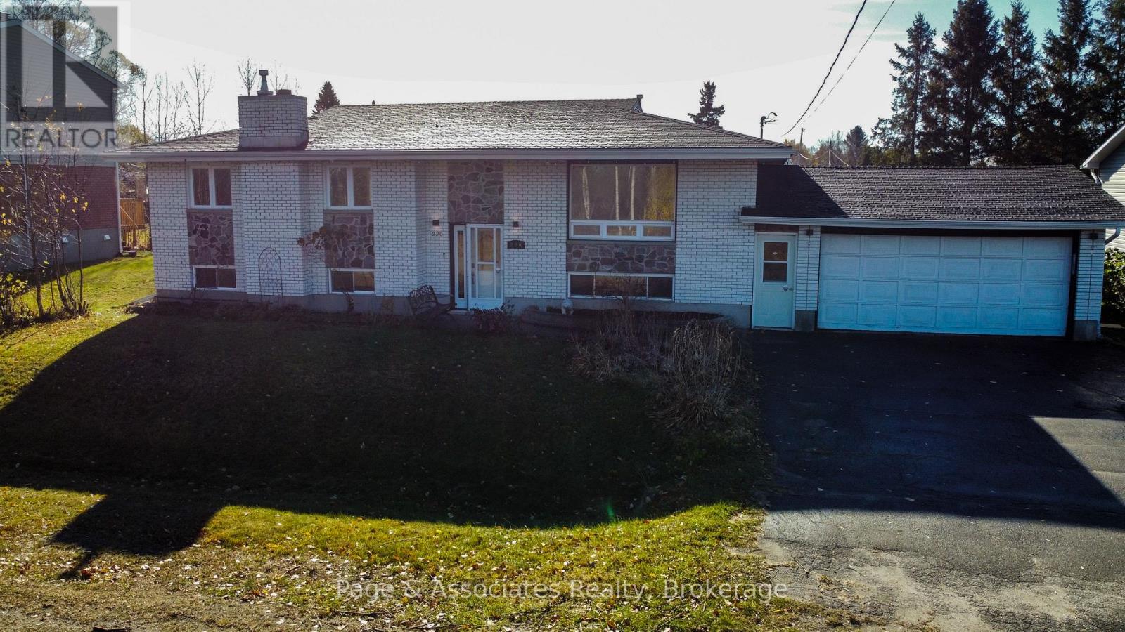 220 Railway Street, West Nipissing (Sturgeon Falls), Ontario  P2B 3B2 - Photo 1 - X12508016