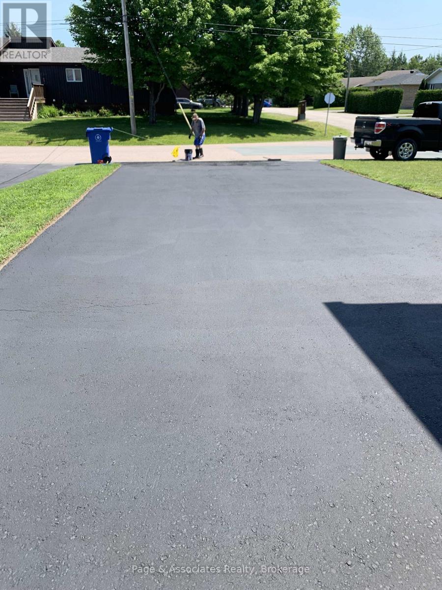 239 Park Street, West Nipissing, Ontario  P2B 3C2 - Photo 4 - X12682022