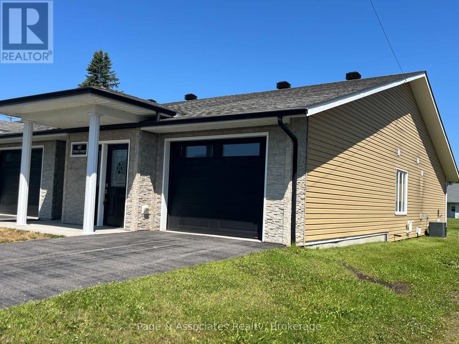 107 Third Street, West Nipissing, Ontario  P2B 3E1 - Photo 1 - X13601434