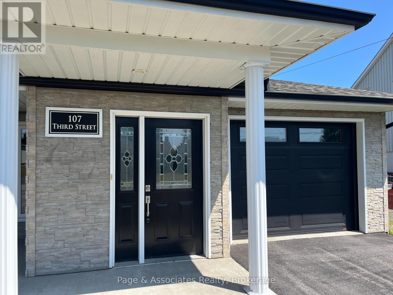 107 Third Street, West Nipissing, Ontario  P2B 3E1 - Photo 2 - X13601434